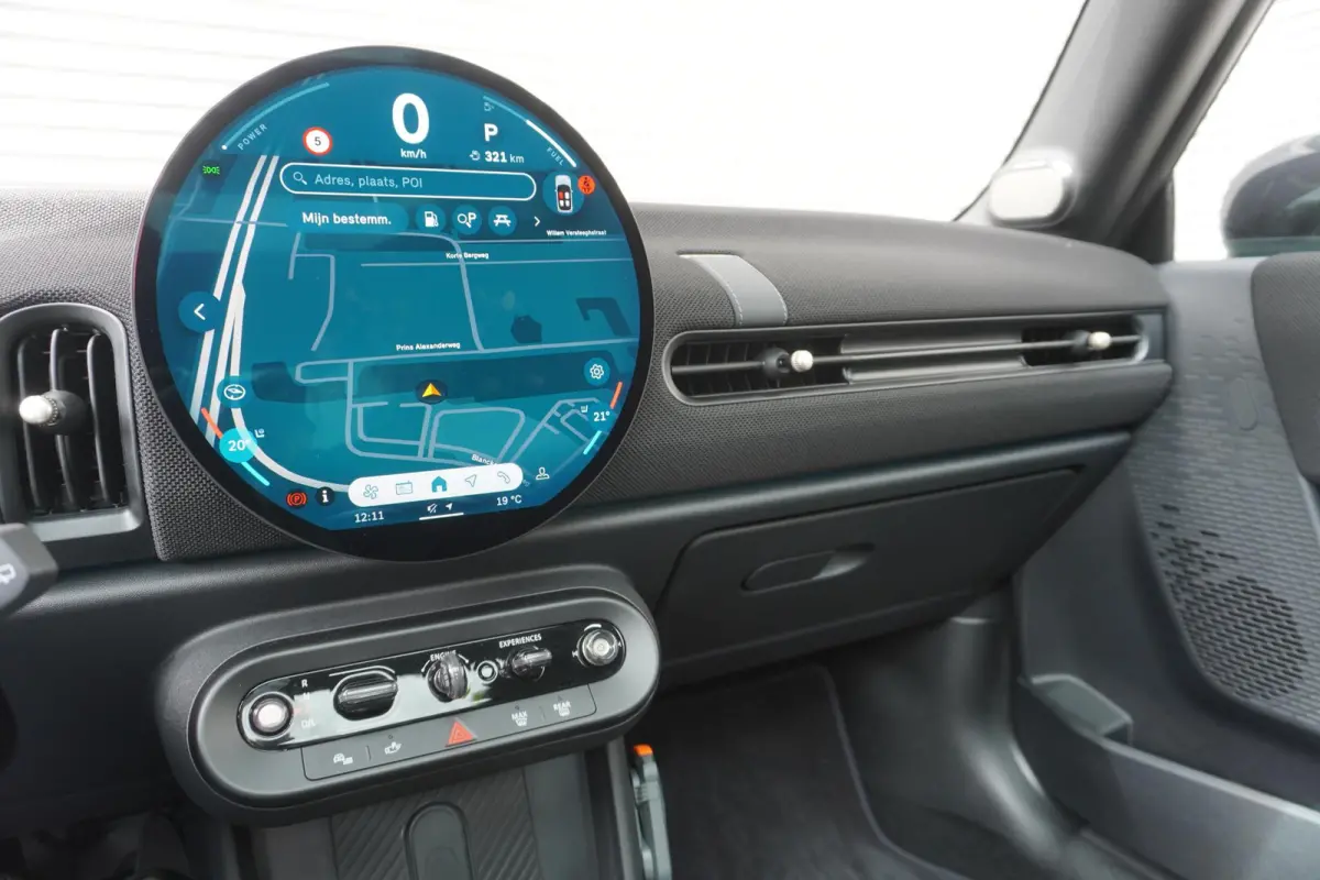 1.5 Cooper C Blackyard | Favoured Trim | Pakket M | Glazen panoramadak | Driving Assistant | HIFI System Harman Kardon | MINI Head-Up Display