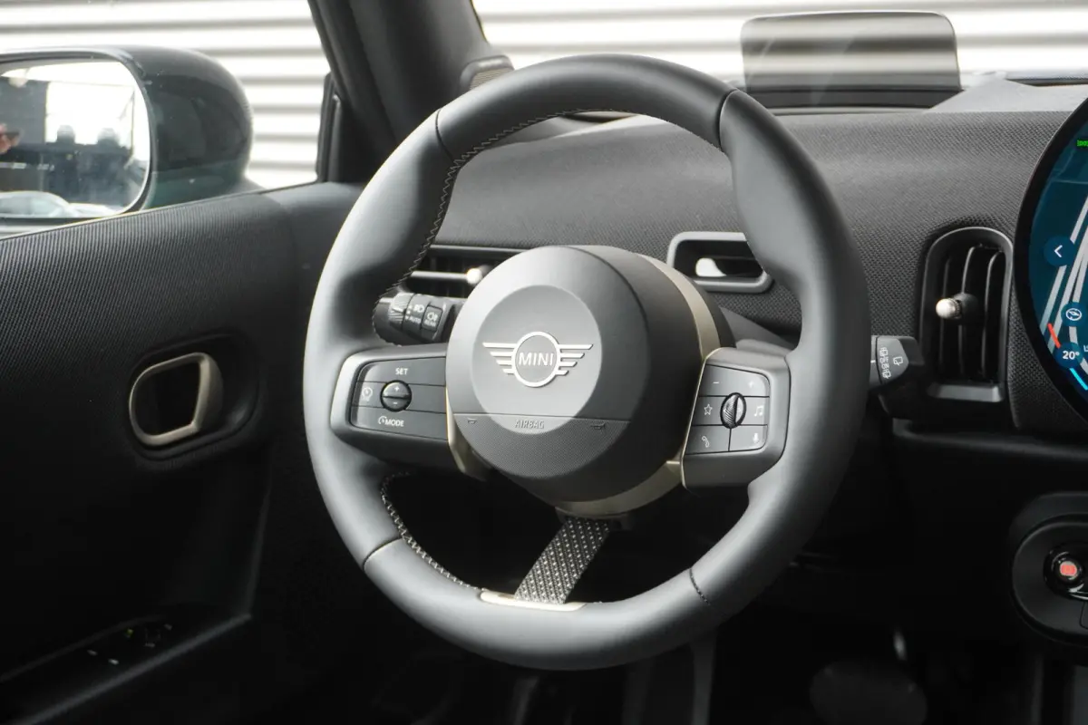 1.5 Cooper C Blackyard | Favoured Trim | Pakket M | Glazen panoramadak | Driving Assistant | HIFI System Harman Kardon | MINI Head-Up Display