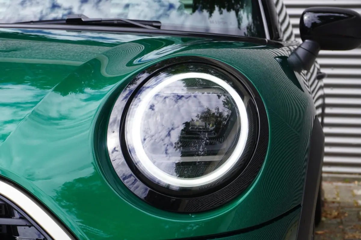 1.5 Cooper C Blackyard | Favoured Trim | Pakket M | Glazen panoramadak | Driving Assistant | HIFI System Harman Kardon | MINI Head-Up Display