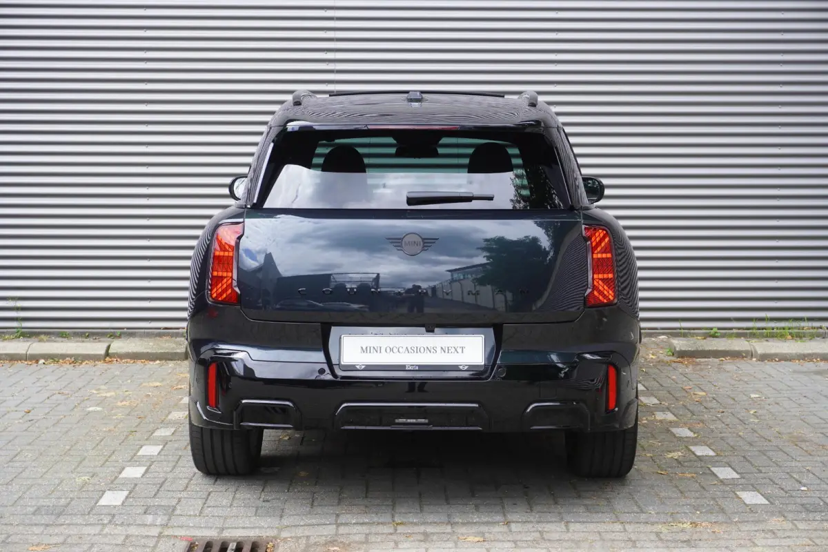 C | John Cooper Works Uitvoering | Pakket XL | Trekhaak met elektrisch wegklapbare kogel | Glazen panoramadak | Driving Assistant Professional