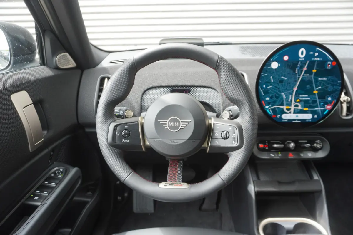 C | John Cooper Works Uitvoering | Pakket XL | Trekhaak met elektrisch wegklapbare kogel | Glazen panoramadak | Driving Assistant Professional