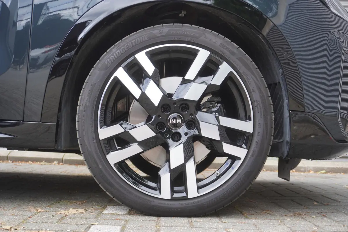 C | John Cooper Works Uitvoering | Pakket XL | Trekhaak met elektrisch wegklapbare kogel | Glazen panoramadak | Driving Assistant Professional