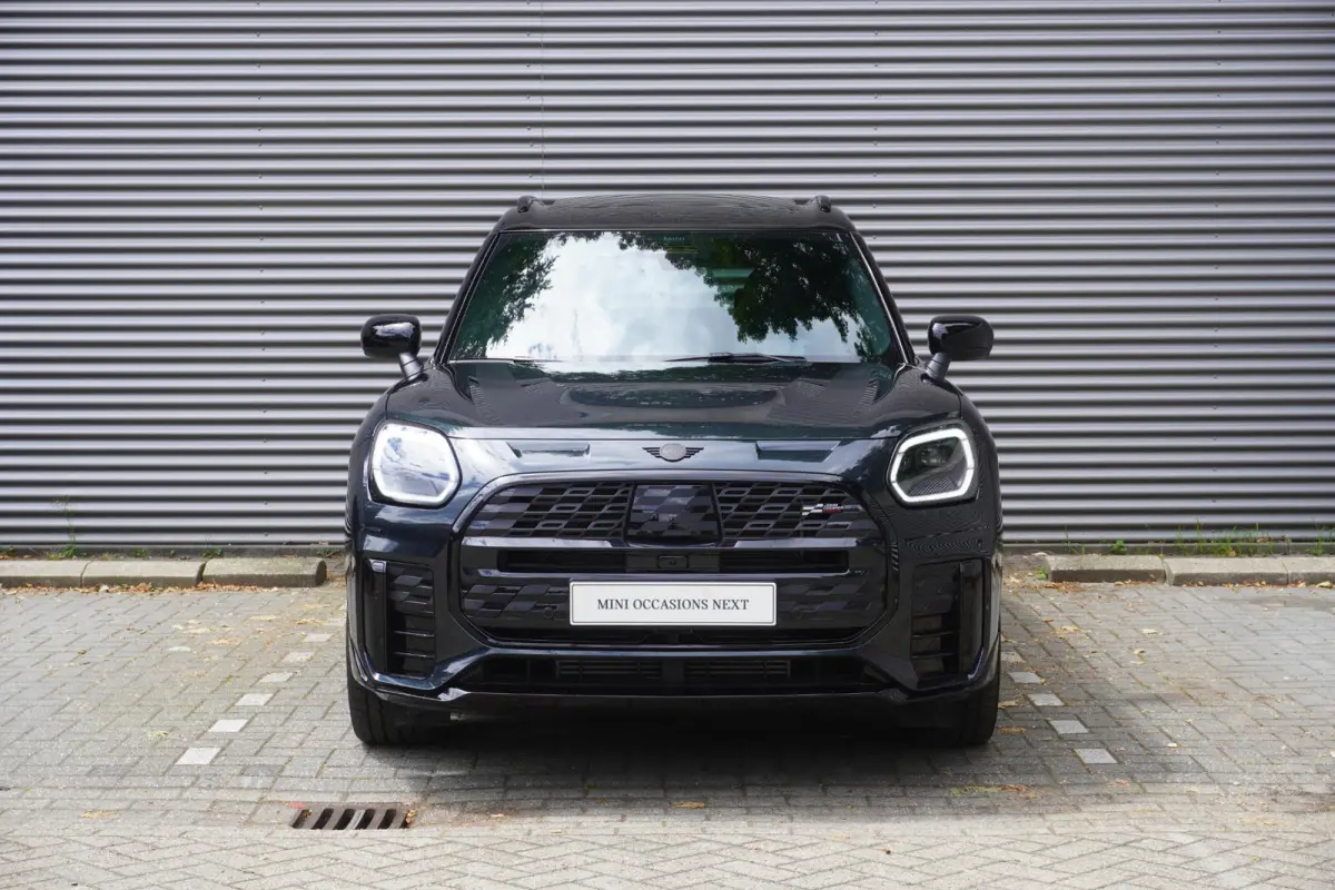 C | John Cooper Works Uitvoering | Pakket XL | Trekhaak met elektrisch wegklapbare kogel | Glazen panoramadak | Driving Assistant Professional