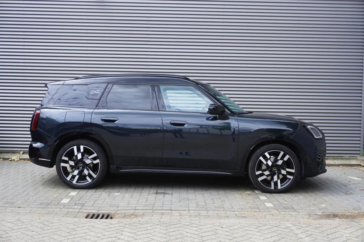 C | John Cooper Works Uitvoering | Pakket XL | Trekhaak met elektrisch wegklapbare kogel | Glazen panoramadak | Driving Assistant Professional