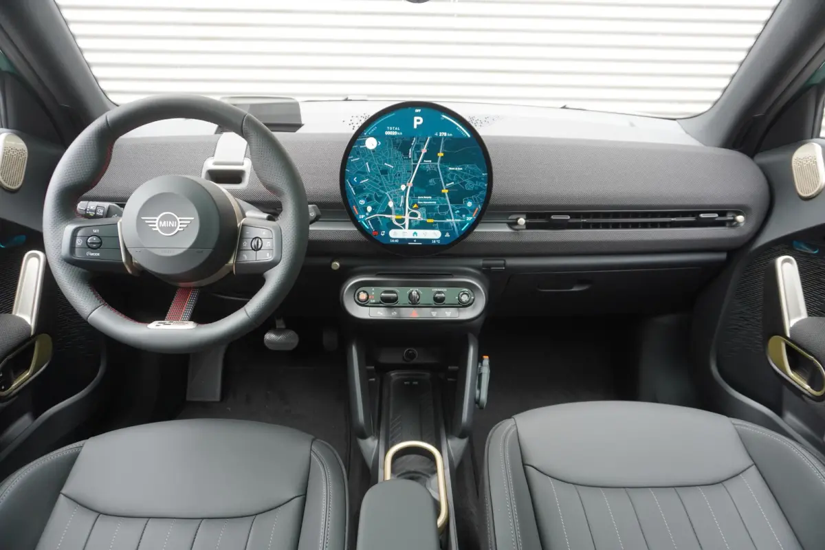 E | John Cooper Works Uitvoering | Pakket L | Glazen panoramadak | HIFI System Harman Kardon | MINI Head-Up Display