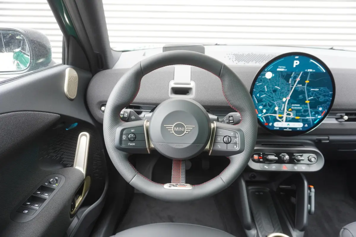 E | John Cooper Works Uitvoering | Pakket L | Glazen panoramadak | HIFI System Harman Kardon | MINI Head-Up Display