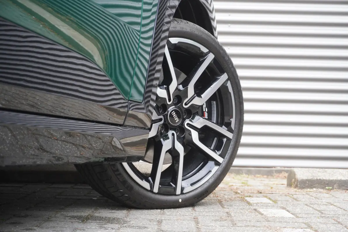 E | John Cooper Works Uitvoering | Pakket L | Glazen panoramadak | HIFI System Harman Kardon | MINI Head-Up Display