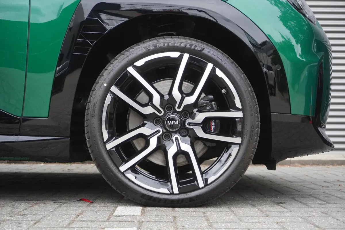 E | John Cooper Works Uitvoering | Pakket L | Glazen panoramadak | HIFI System Harman Kardon | MINI Head-Up Display