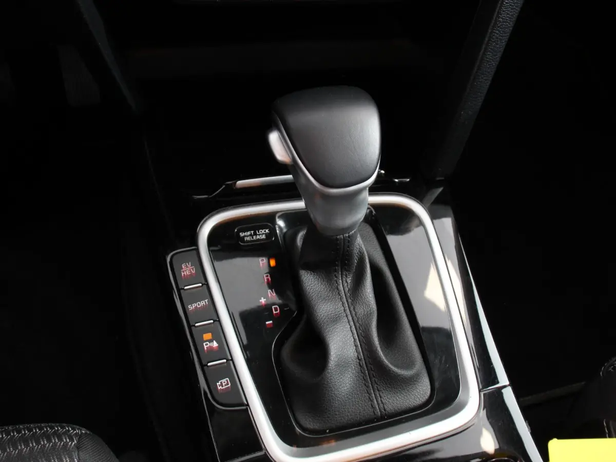 1.6 GDI PHEV DynamicLine Automaat Climate control Keyless Cruise control LED Parkeersensoren achter Camera Stuur verwarming Stoel verwarming Apple Carplay/ Andriod Auto
