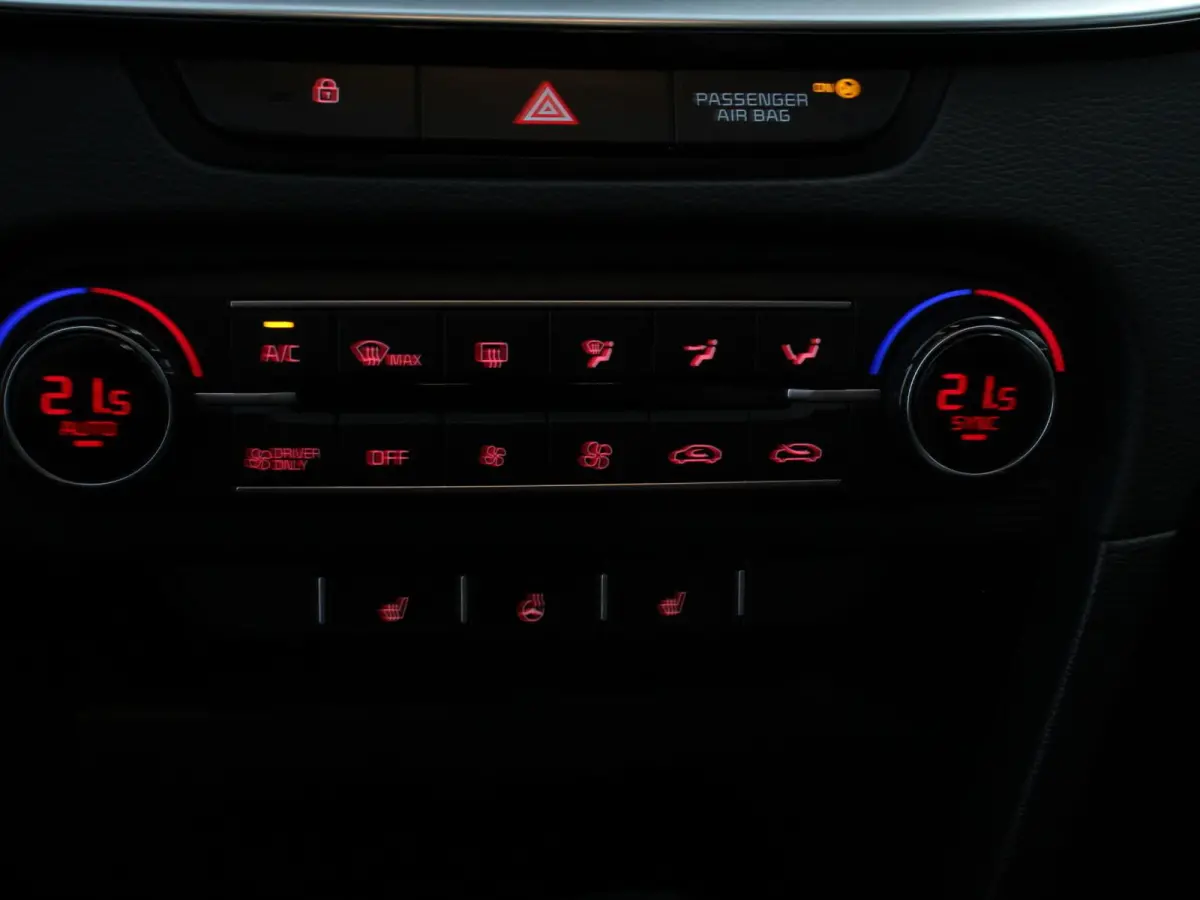 1.6 GDI PHEV DynamicLine Automaat Climate control Keyless Cruise control LED Parkeersensoren achter Camera Stuur verwarming Stoel verwarming Apple Carplay/ Andriod Auto