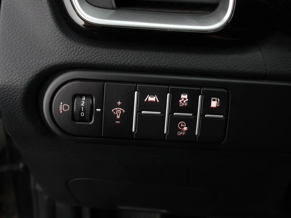 1.6 GDI PHEV DynamicLine Automaat Climate control Keyless Cruise control LED Parkeersensoren achter Camera Stuur verwarming Stoel verwarming Apple Carplay/ Andriod Auto