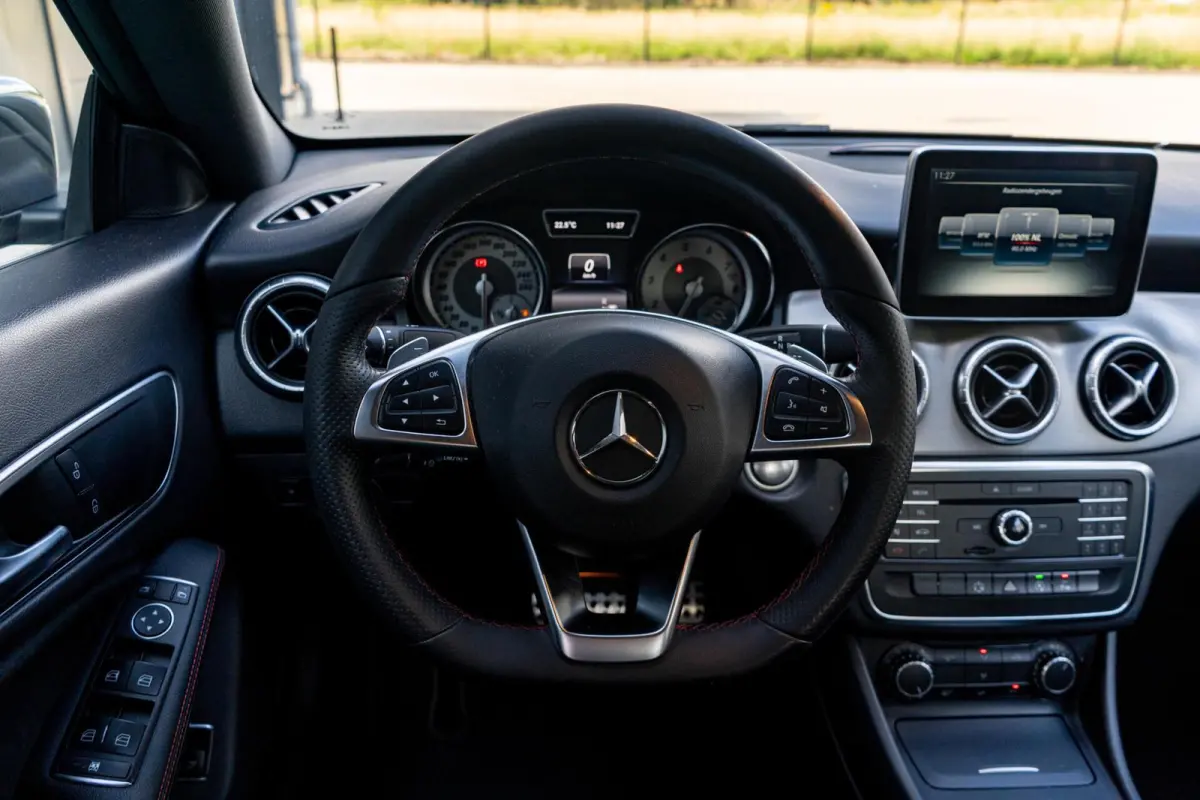 180 AMG *Leder* Automaat* Groot Navi*