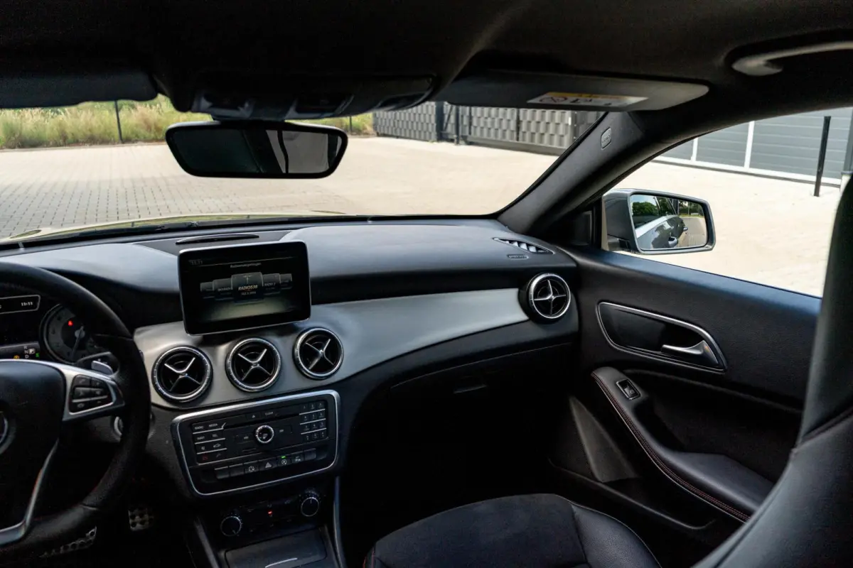 180 AMG *Leder* Automaat* Groot Navi*