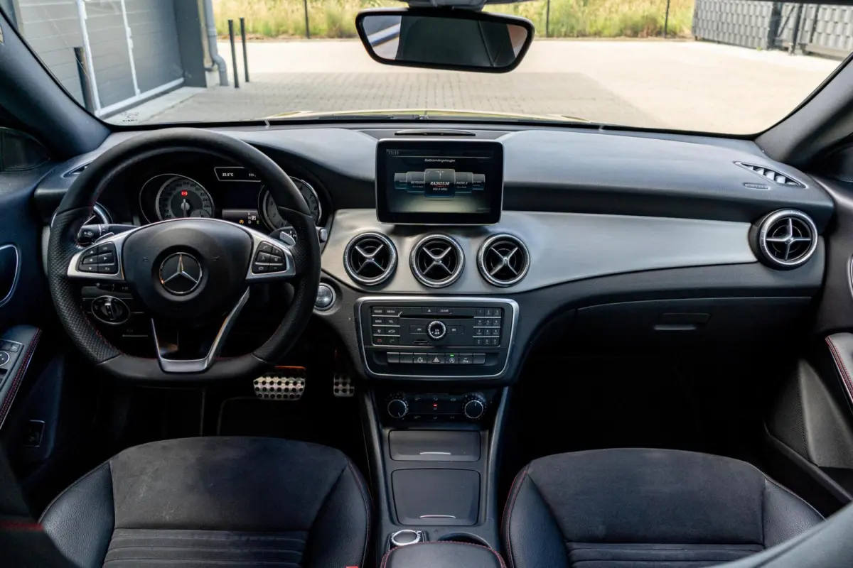 180 AMG *Leder* Automaat* Groot Navi*