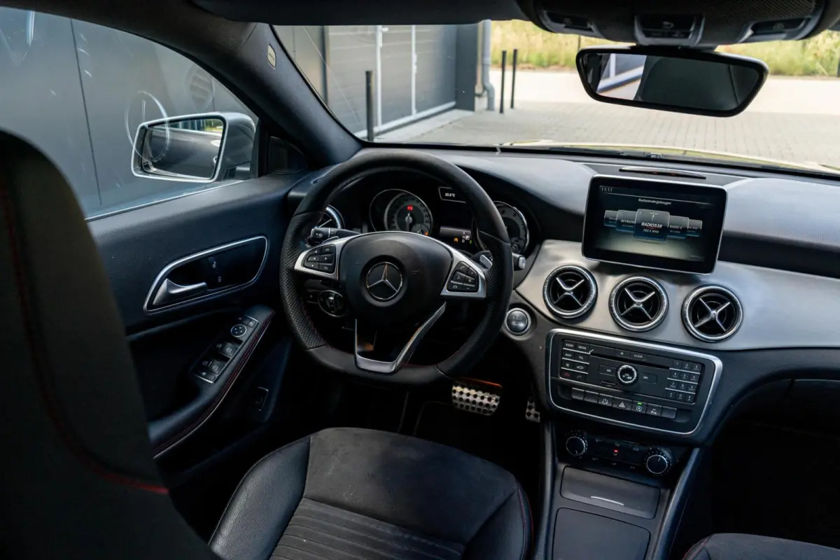 180 AMG *Leder* Automaat* Groot Navi*