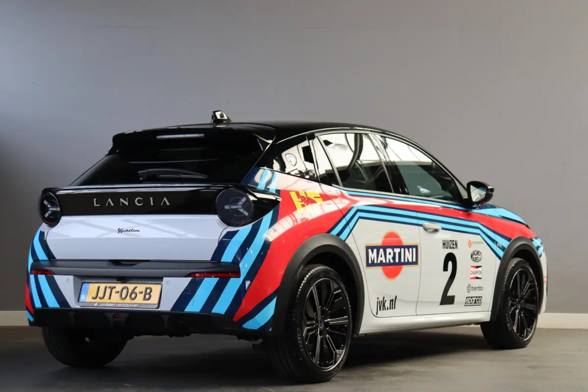 1.2 Turbo Hybrid HF Line 110pk Martini racing livery