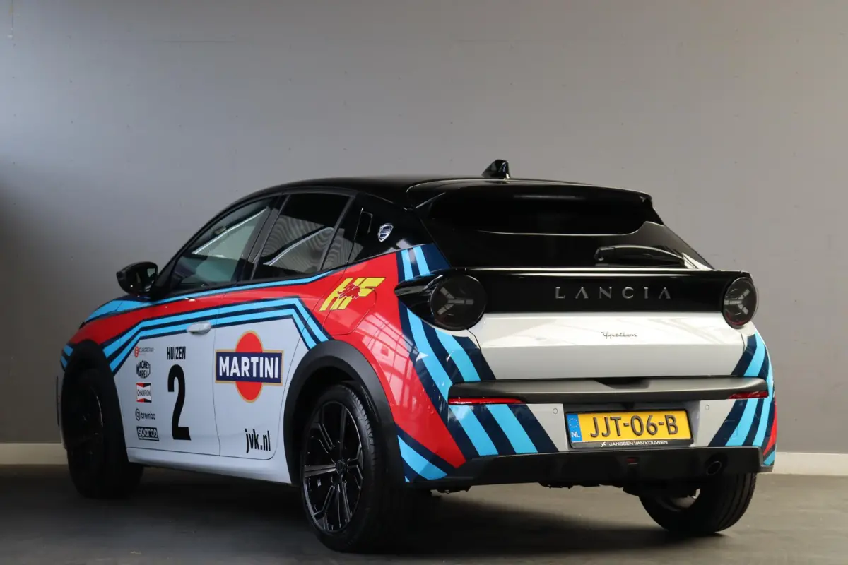 1.2 Turbo Hybrid HF Line 110pk Martini racing livery