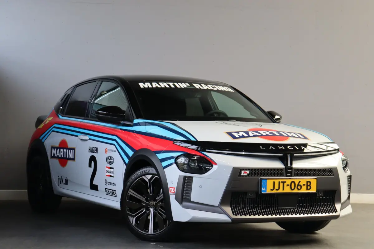 1.2 Turbo Hybrid HF Line 110pk Martini racing livery