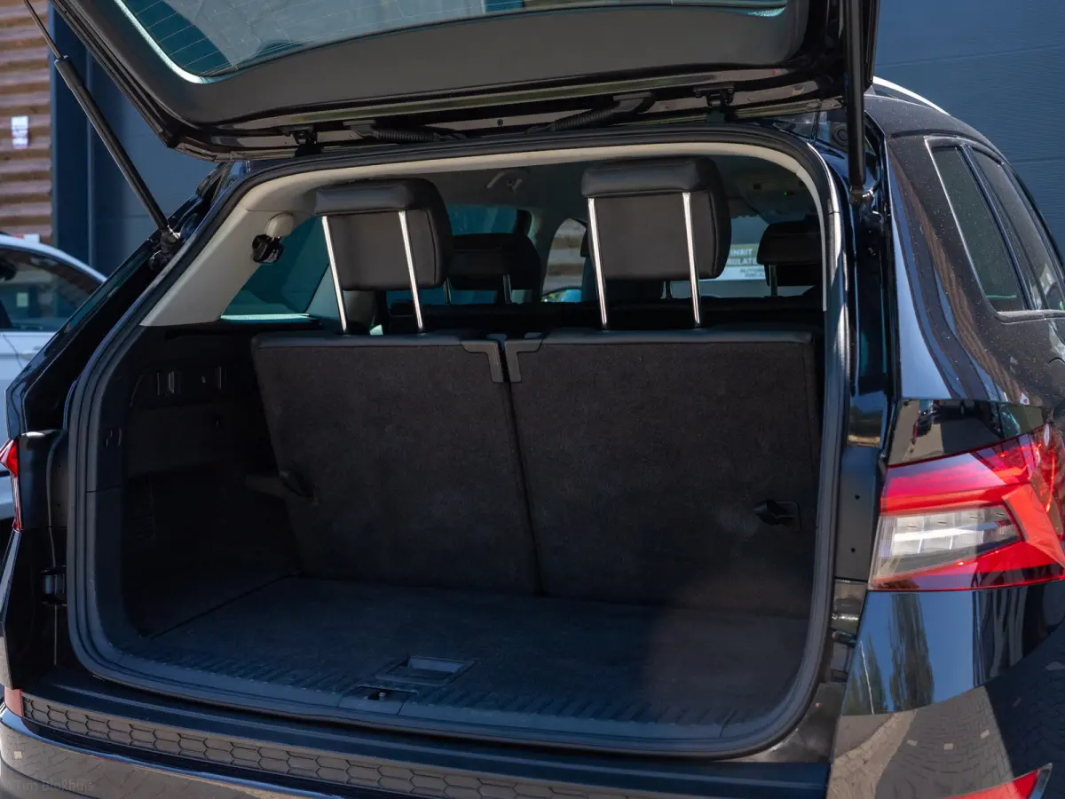 1.5 TSI Business Edition 7p. NIEUWSTAAT I 1ste eig. I 7 persoons I 1800kg I 150PK I Camera I Leer I 18" I Carplay I BTW-auto I