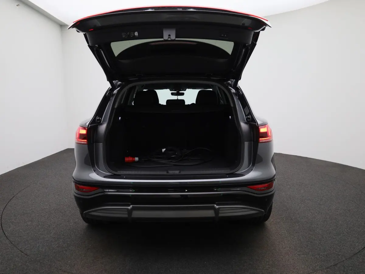 edition 83 kWh 251 PK | Adaptive cruise control | Dodehoekdetectie | Climate control | Stoelverwarming voor & achter | Stuurverwarming | 360 graden camera | Carbon pakket | Privacy glas | Wa