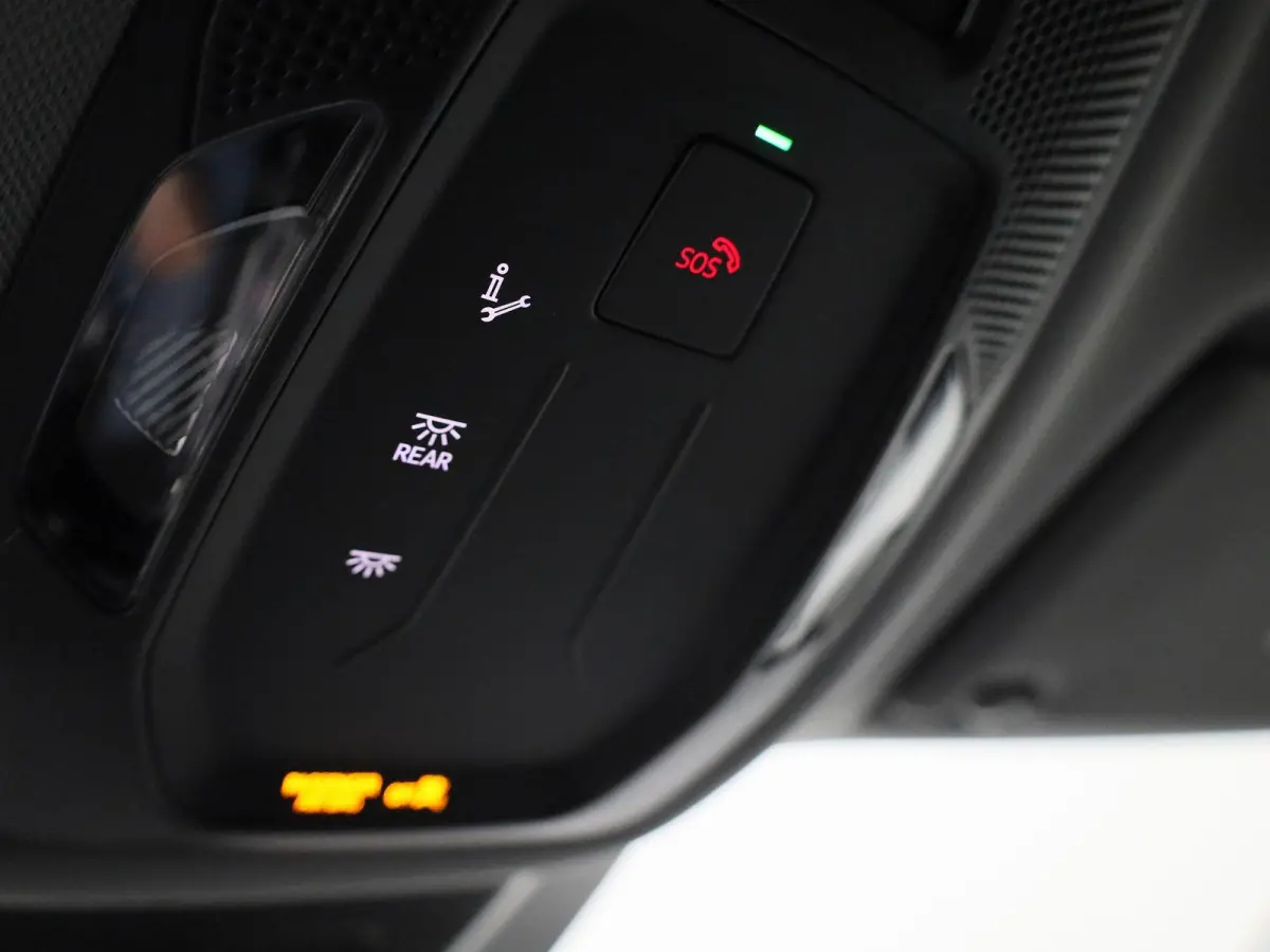 edition 83 kWh 251 PK | Adaptive cruise control | Dodehoekdetectie | Climate control | Stoelverwarming voor & achter | Stuurverwarming | 360 graden camera | Carbon pakket | Privacy glas | Wa