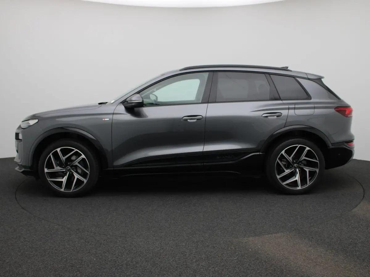 edition 83 kWh | Adaptive cruise control | Dodehoekdetectie | Climate control | Stoelverwarming voor & achter | Stuurverwarming | 360 graden camera | Carbon pakket | Privacy glas | Warmtepom