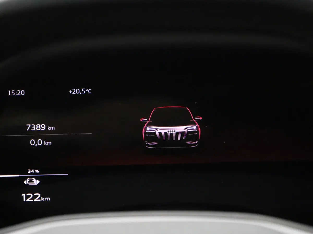 edition 83 kWh 251 PK | Adaptive cruise control | Dodehoekdetectie | Climate control | Stoelverwarming voor & achter | Stuurverwarming | 360 graden camera | Carbon pakket | Privacy glas | Wa