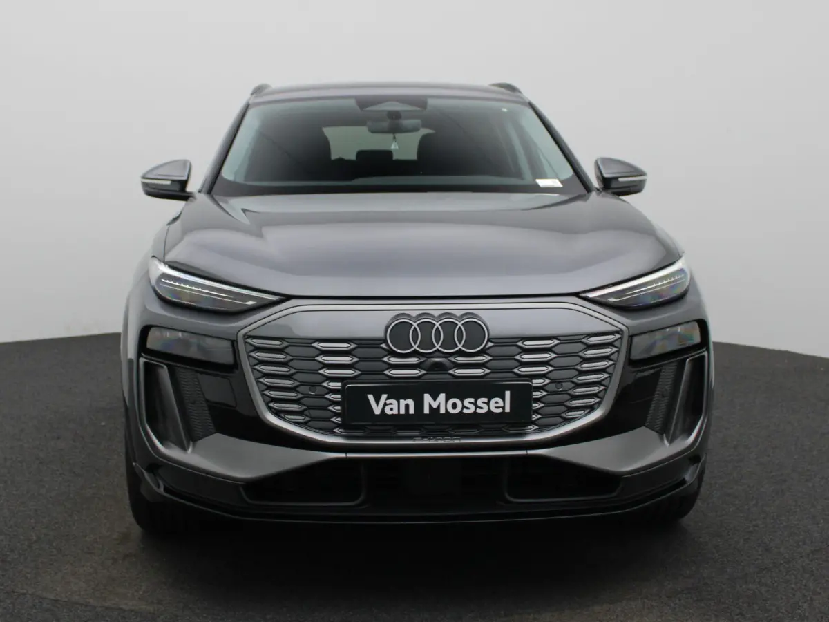 edition 83 kWh | Adaptive cruise control | Dodehoekdetectie | Climate control | Stoelverwarming voor & achter | Stuurverwarming | 360 graden camera | Carbon pakket | Privacy glas | Warmtepom