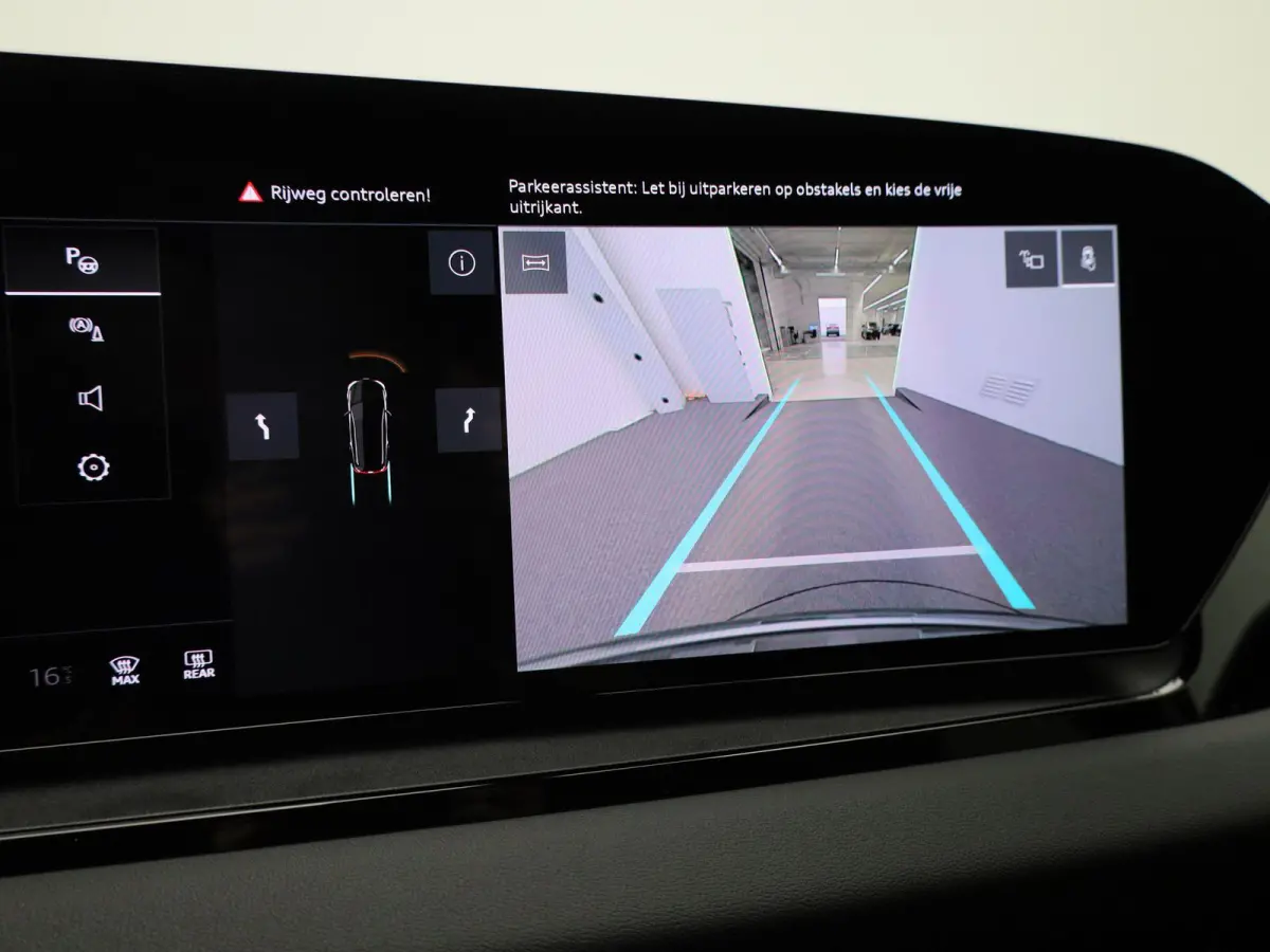 edition 83 kWh 251 PK | Adaptive cruise control | Dodehoekdetectie | Climate control | Stoelverwarming voor & achter | Stuurverwarming | 360 graden camera | Carbon pakket | Privacy glas | Wa