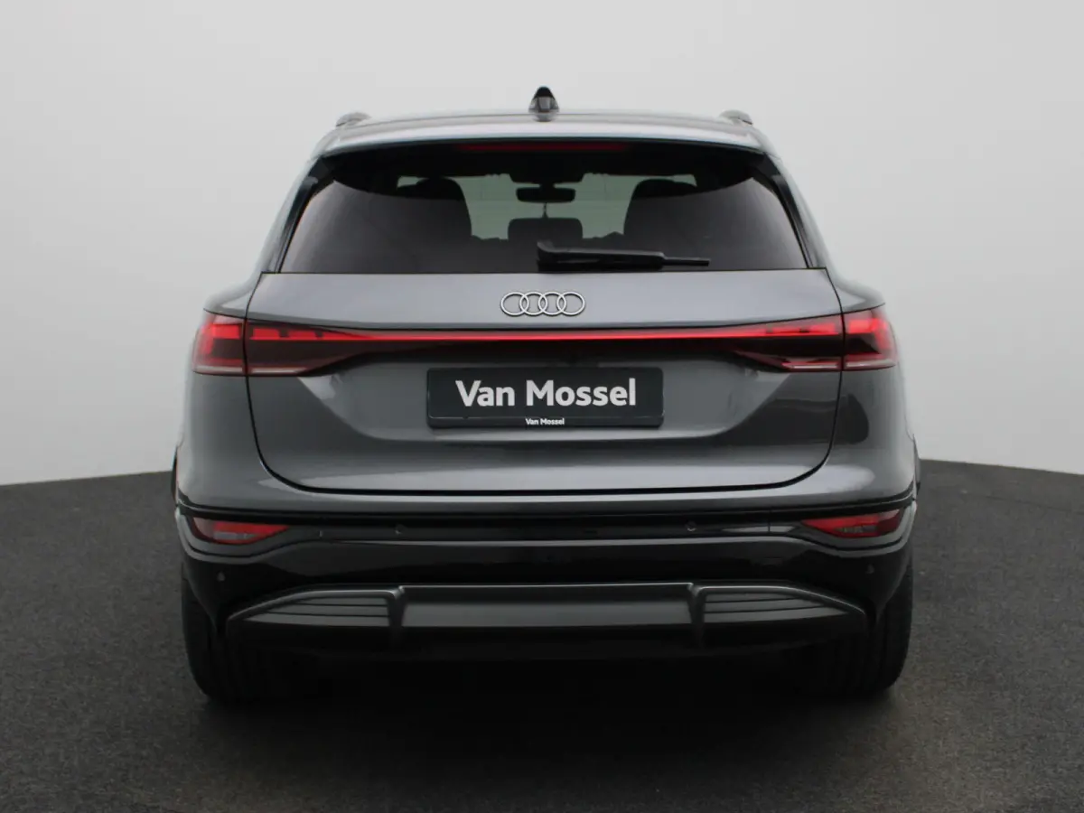 edition 83 kWh | Adaptive cruise control | Dodehoekdetectie | Climate control | Stoelverwarming voor & achter | Stuurverwarming | 360 graden camera | Carbon pakket | Privacy glas | Warmtepom
