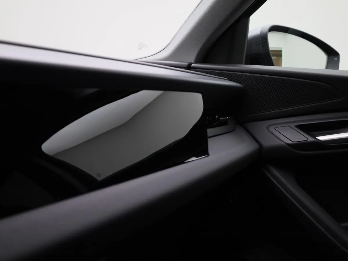edition 83 kWh 251 PK | Adaptive cruise control | Dodehoekdetectie | Climate control | Stoelverwarming voor & achter | Stuurverwarming | 360 graden camera | Carbon pakket | Privacy glas | Wa