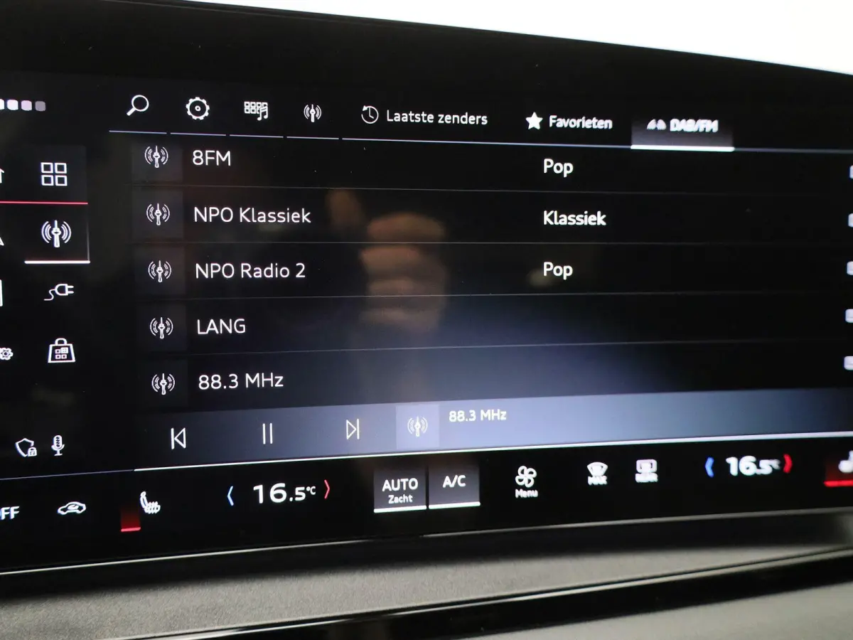 edition 83 kWh 251 PK | Adaptive cruise control | Dodehoekdetectie | Climate control | Stoelverwarming voor & achter | Stuurverwarming | 360 graden camera | Carbon pakket | Privacy glas | Wa