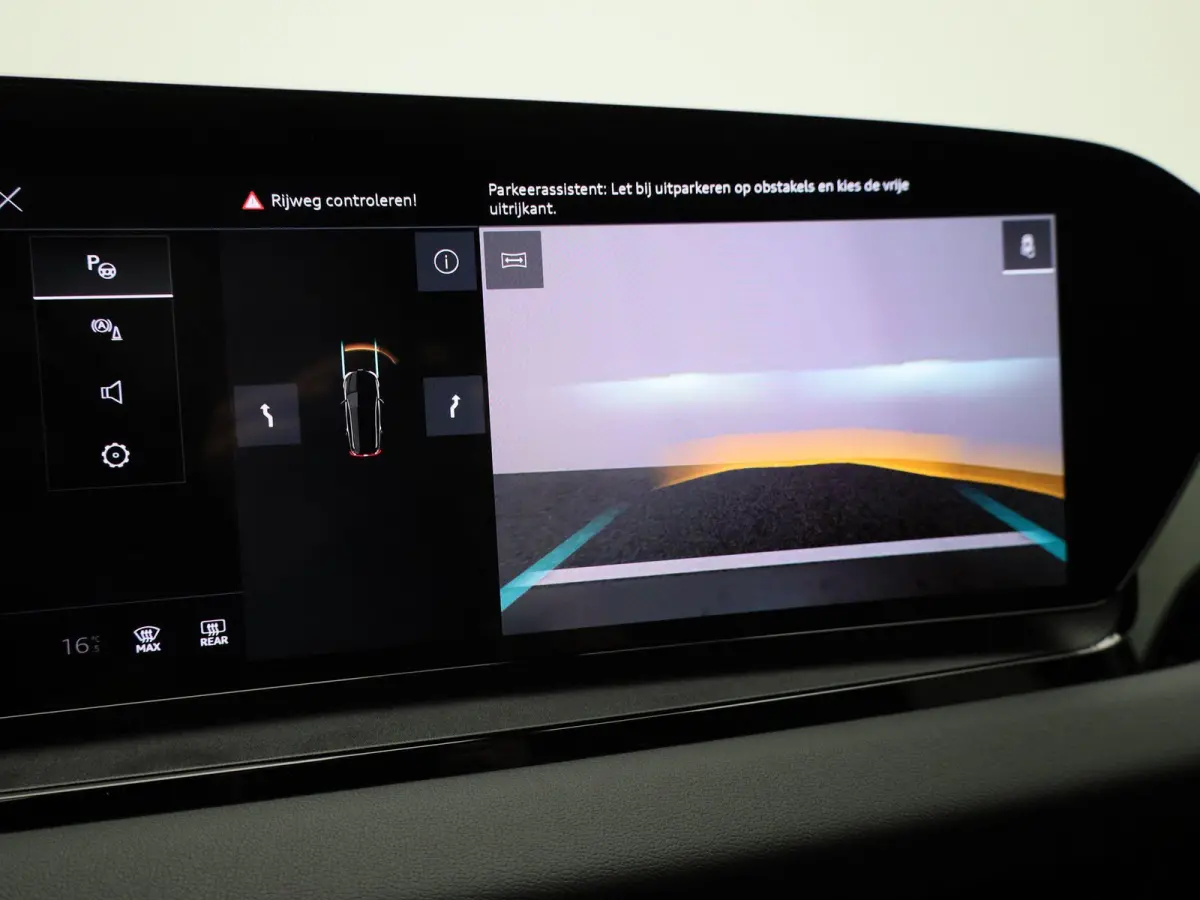 edition 83 kWh 251 PK | Adaptive cruise control | Dodehoekdetectie | Climate control | Stoelverwarming voor & achter | Stuurverwarming | 360 graden camera | Carbon pakket | Privacy glas | Wa