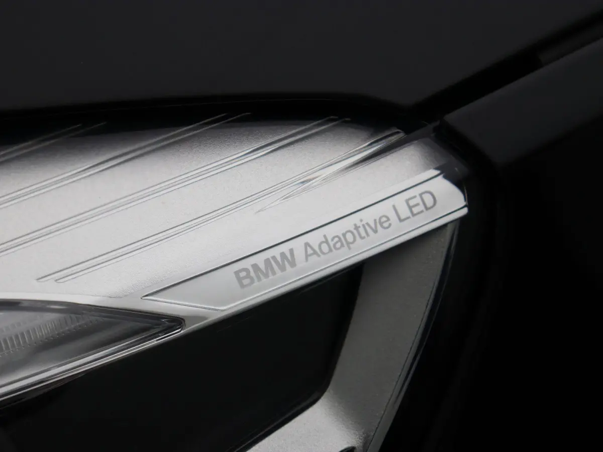 218i Executive | Business Edition | Comfort Pack | Stuurwielrand Verwarmd | Sportstoelen | Head-Up Display | 17''