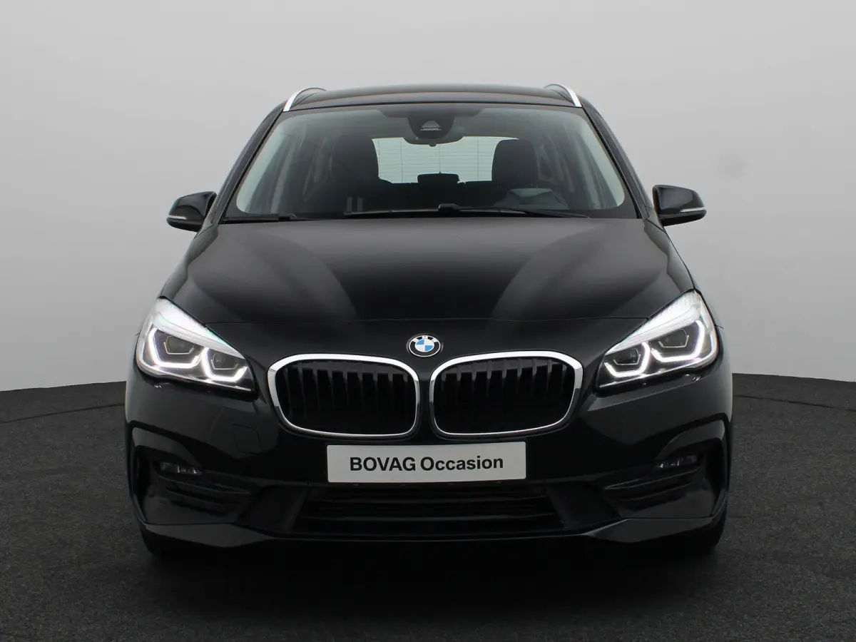 218i Executive | Business Edition | Comfort Pack | Stuurwielrand Verwarmd | Sportstoelen | Head-Up Display | 17''