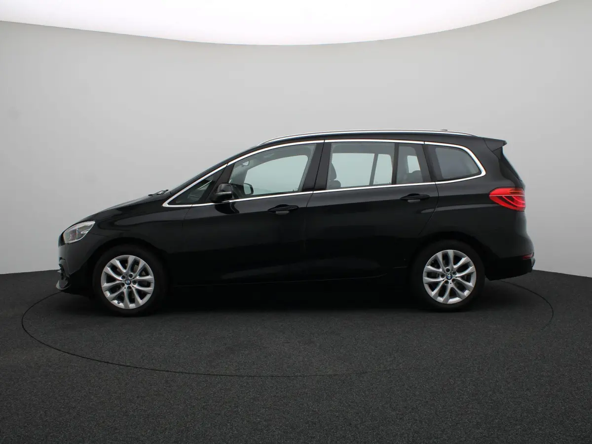 218i Executive | Business Edition | Comfort Pack | Stuurwielrand Verwarmd | Sportstoelen | Head-Up Display | 17''