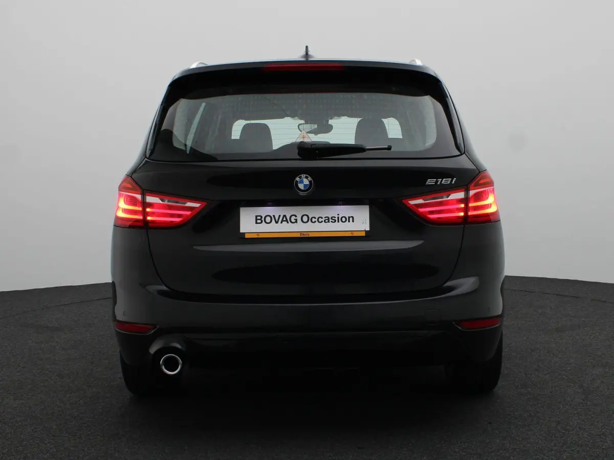 218i Executive | Business Edition | Comfort Pack | Stuurwielrand Verwarmd | Sportstoelen | Head-Up Display | 17''