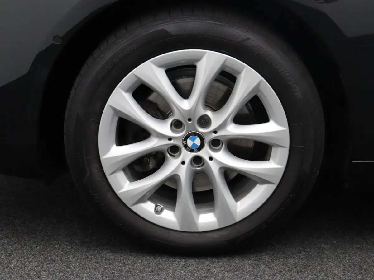218i Executive | Business Edition | Comfort Pack | Stuurwielrand Verwarmd | Sportstoelen | Head-Up Display | 17''