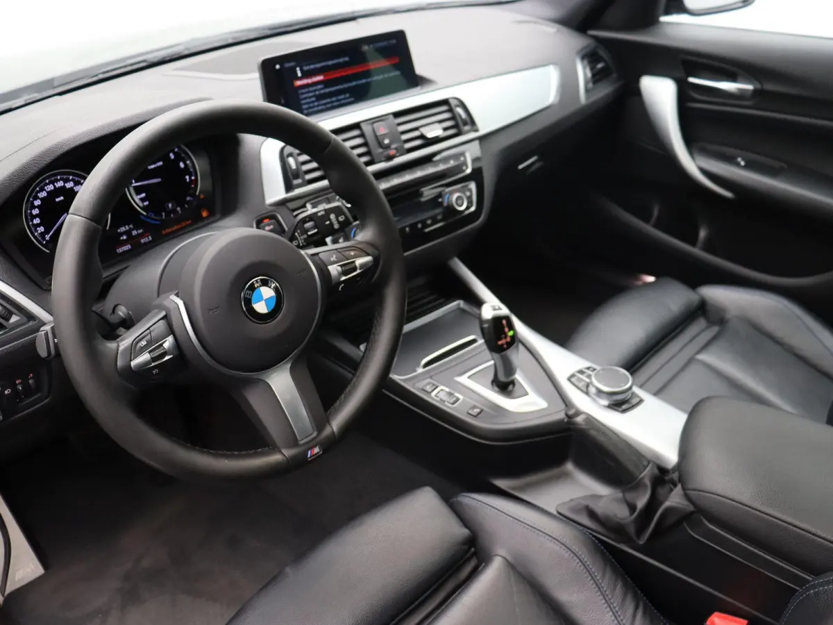 5-deurs 120i High Executive | Edition M Sport Shadow | Achteruitrijcamera | Schuifdak | Navigatie Professional | 18''