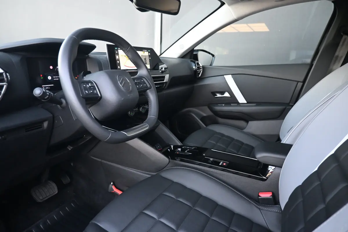 1.2 Hybrid 145pk Max tot 8 Jaar Garantie! | Navigatie | Comfortstoelen | Stoel/Stuurverwarming | Achteruitrijcamera | Draadloos Apple Carplay & Android Auto | !!