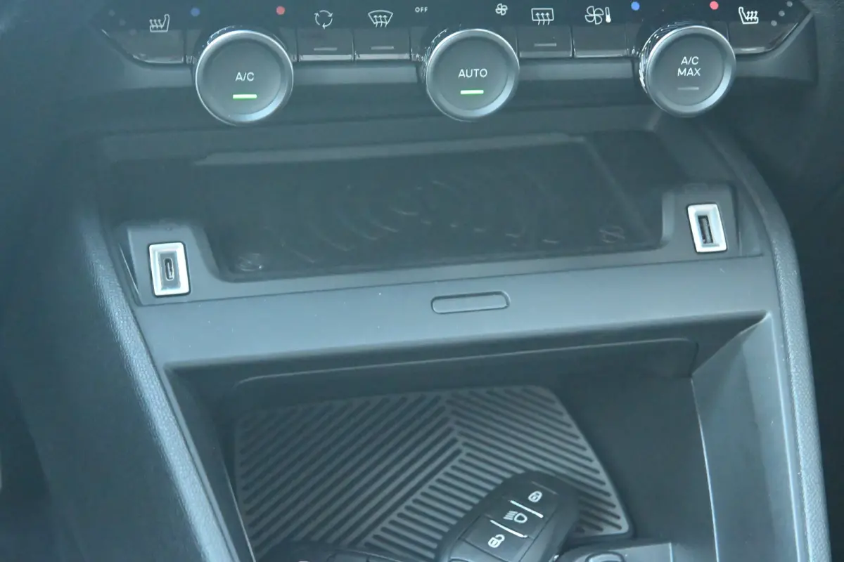 1.2 Hybrid 145pk Max tot 8 Jaar Garantie! | Navigatie | Comfortstoelen | Stoel/Stuurverwarming | Achteruitrijcamera | Draadloos Apple Carplay & Android Auto | !!