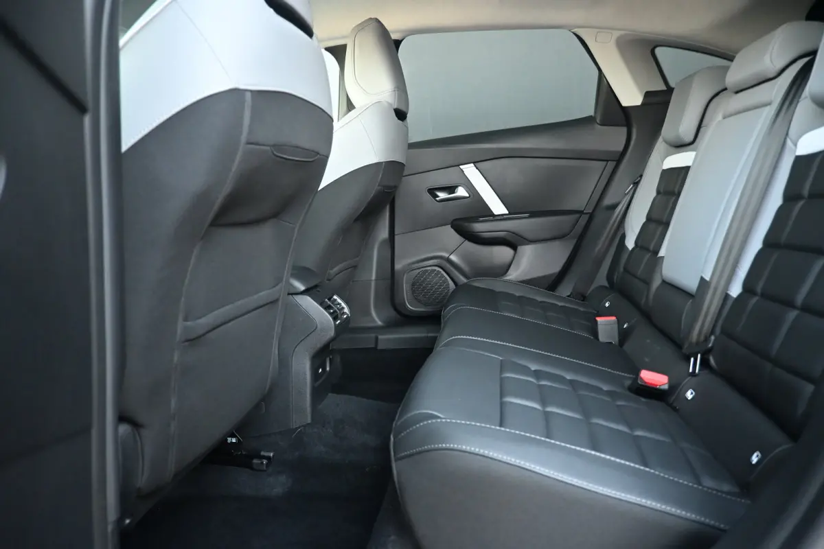 1.2 Hybrid 145pk Max tot 8 Jaar Garantie! | Navigatie | Comfortstoelen | Stoel/Stuurverwarming | Achteruitrijcamera | Draadloos Apple Carplay & Android Auto | !!