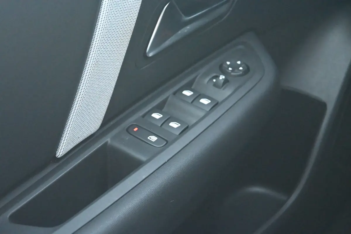 1.2 Hybrid 145pk Max tot 8 Jaar Garantie! | Navigatie | Comfortstoelen | Stoel/Stuurverwarming | Achteruitrijcamera | Draadloos Apple Carplay & Android Auto | !!
