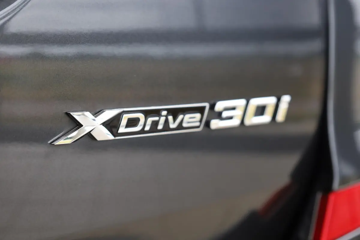 xDrive30i High Executive | Panorama-dak | Trekhaak | Adaptief onderstel | Cruise Control Adaptief | Harman Kardon | Head-up display