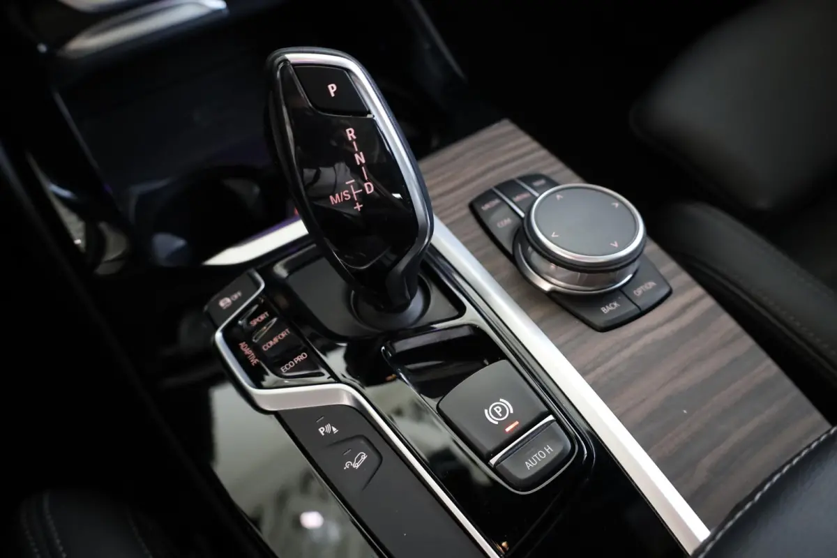 xDrive30i High Executive | Panorama-dak | Trekhaak | Adaptief onderstel | Cruise Control Adaptief | Harman Kardon | Head-up display