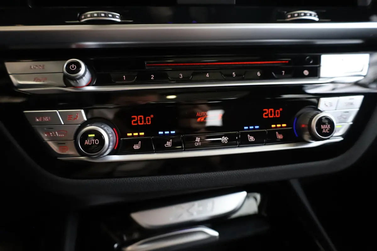xDrive30i High Executive | Panorama-dak | Trekhaak | Adaptief onderstel | Cruise Control Adaptief | Harman Kardon | Head-up display