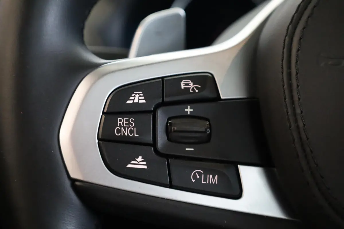 xDrive30i High Executive | Panorama-dak | Trekhaak | Adaptief onderstel | Cruise Control Adaptief | Harman Kardon | Head-up display