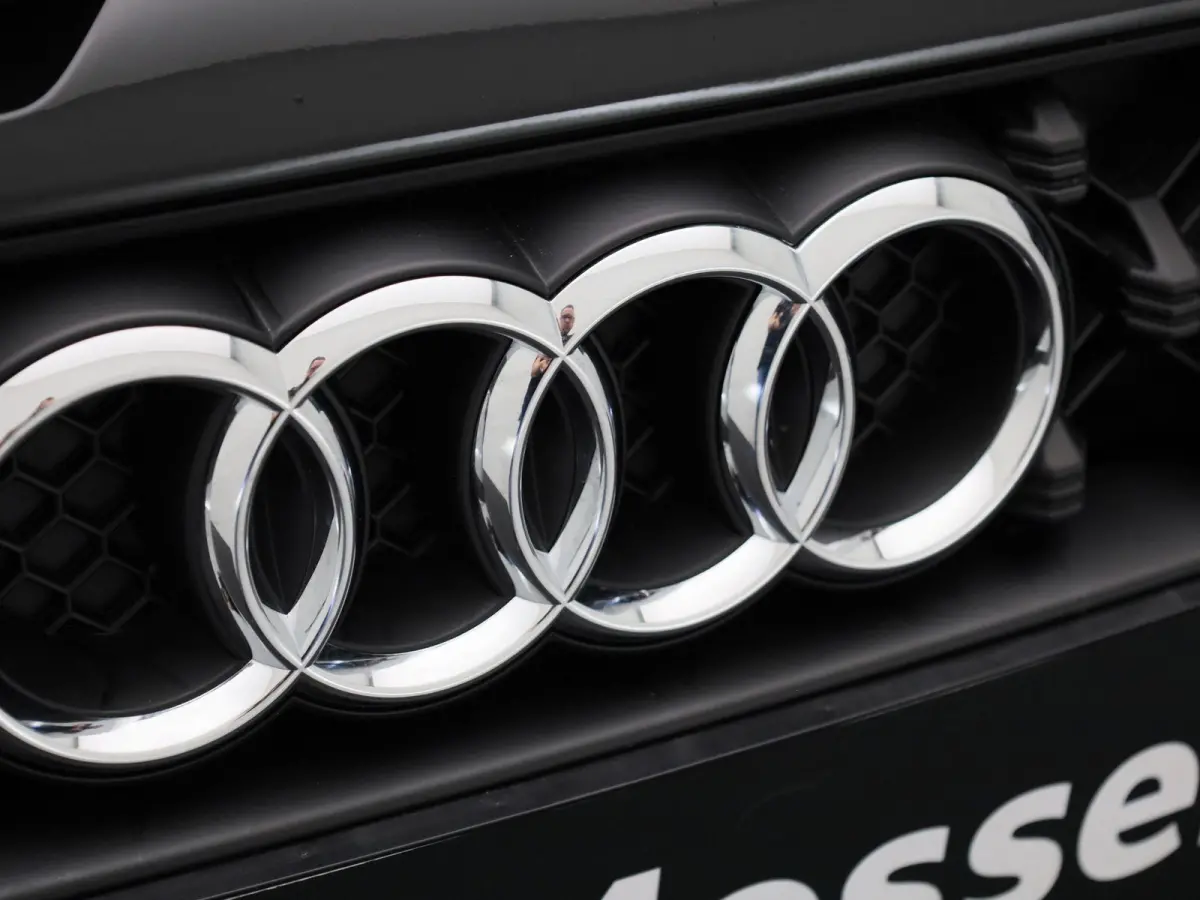 30 TFSI Advanced edition | Adaptive cruise control | Parkeersensoren | Stoelverwarming | Smartphone interface | Privacy glas | Climate control | Audi sound system