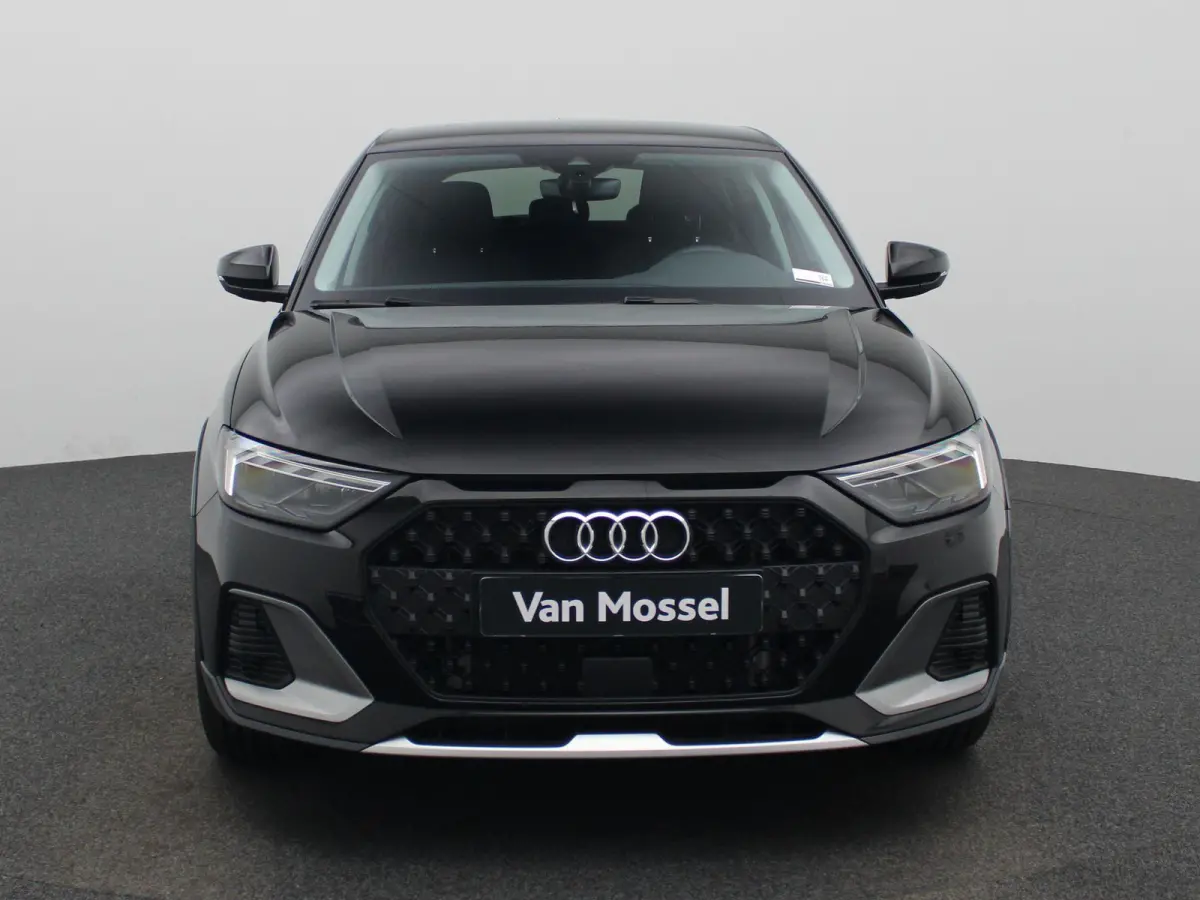 30 TFSI Advanced edition | Adaptive cruise control | Parkeersensoren | Stoelverwarming | Smartphone interface | Privacy glas | Climate control | Audi sound system