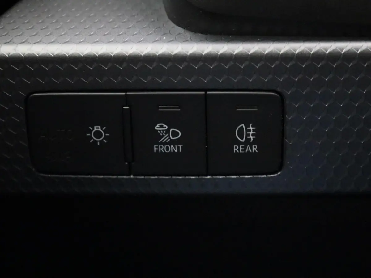30 TFSI Advanced edition | Adaptive cruise control | Parkeersensoren | Stoelverwarming | Smartphone interface | Privacy glas | Climate control | Audi sound system